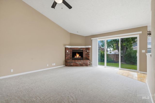 2247 E Gleneagle Dr, Eagle, ID 83616