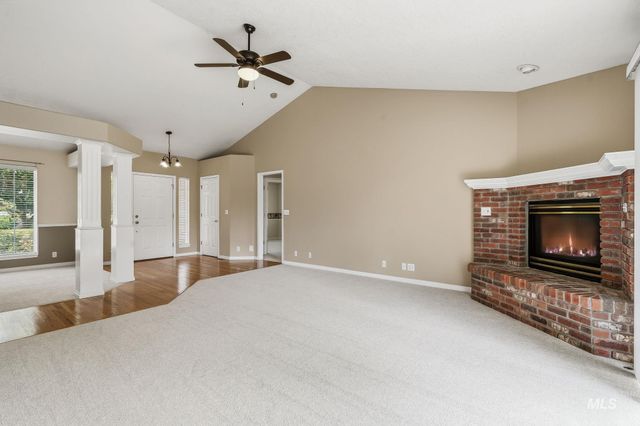 2247 E Gleneagle Dr, Eagle, ID 83616