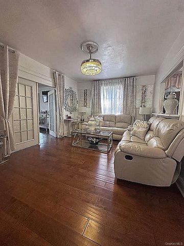 18811 Dunkirk Drive, Saint Albans, NY 11412
