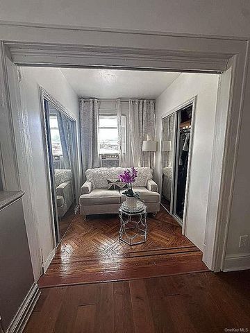 18811 Dunkirk Drive, Saint Albans, NY 11412