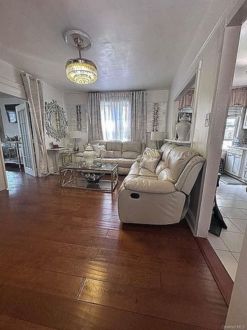 18811 Dunkirk Drive, Saint Albans, NY 11412