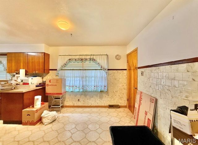 7127 Becker Road, Oakville, MO 63129