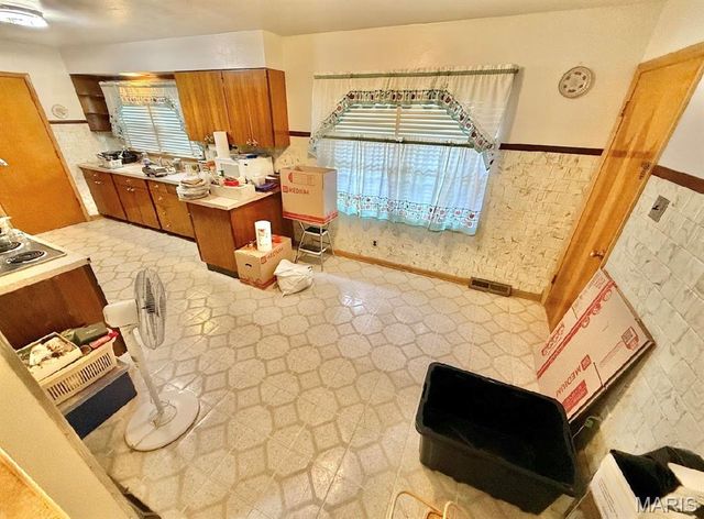 7127 Becker Road, Oakville, MO 63129