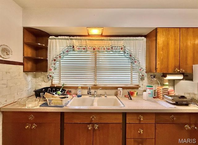 7127 Becker Road, Oakville, MO 63129