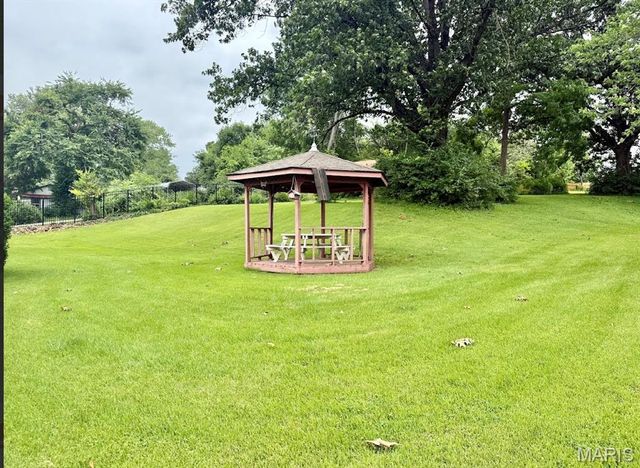 7127 Becker Road, Oakville, MO 63129