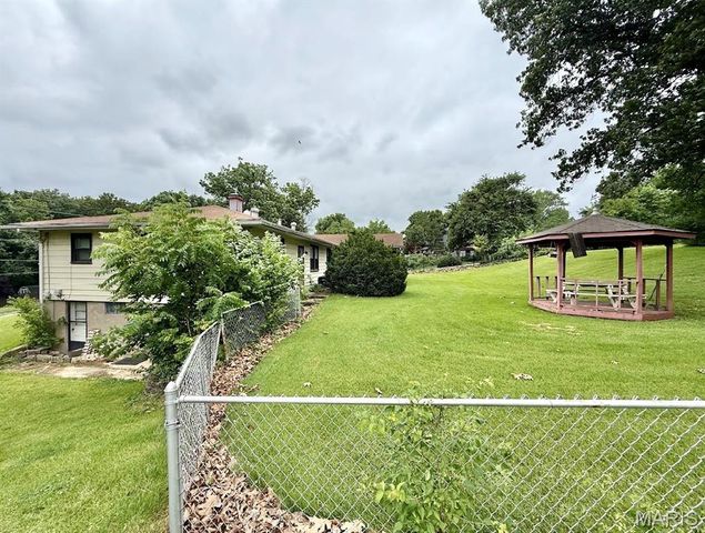 7127 Becker Road, Oakville, MO 63129