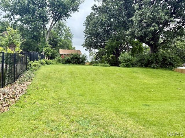 7127 Becker Road, Oakville, MO 63129