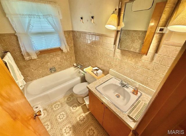 7127 Becker Road, Oakville, MO 63129