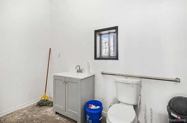 1638 S Wayne Road, Westland, MI 48186