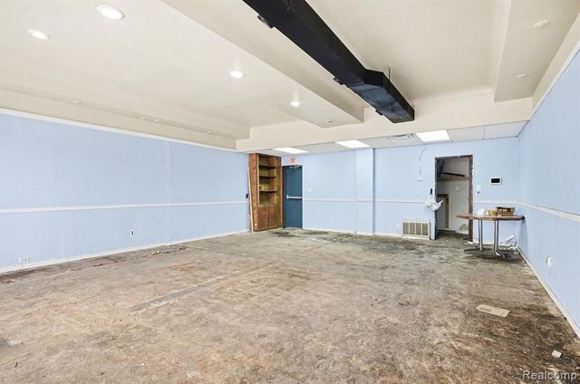 1638 S Wayne Road, Westland, MI 48186