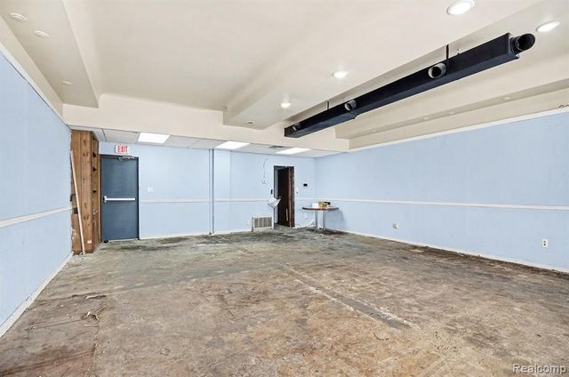 1638 S Wayne Road, Westland, MI 48186