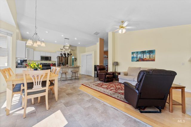 10594 N Bridle Way, Boise, ID 83714
