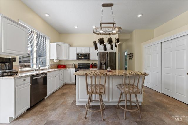 10594 N Bridle Way, Boise, ID 83714