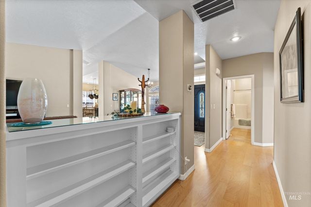 10594 N Bridle Way, Boise, ID 83714