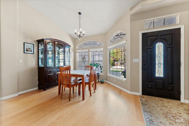 10594 N Bridle Way, Boise, ID 83714