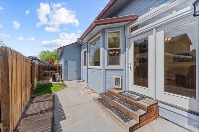 10594 N Bridle Way, Boise, ID 83714