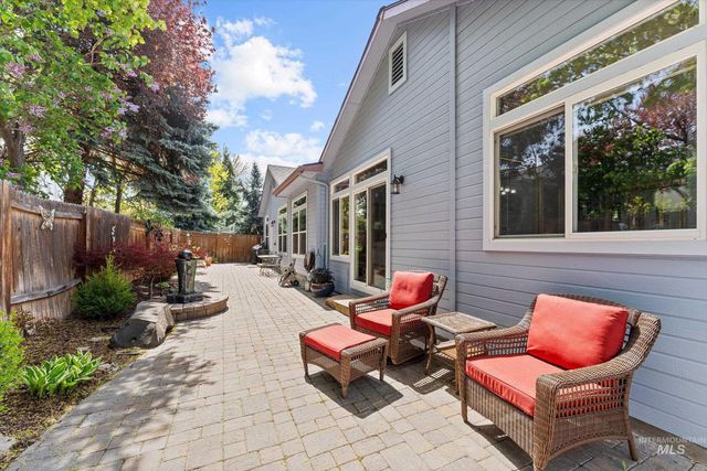 10594 N Bridle Way, Boise, ID 83714