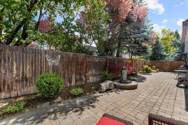 10594 N Bridle Way, Boise, ID 83714