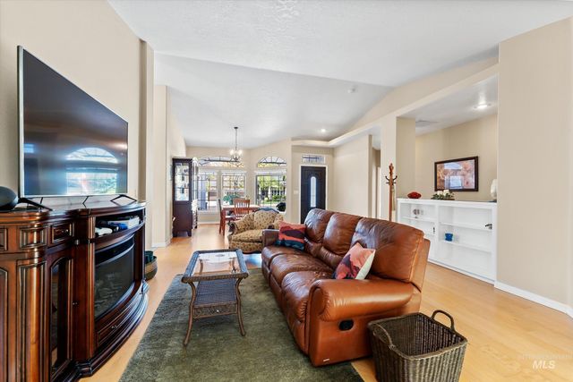 10594 N Bridle Way, Boise, ID 83714