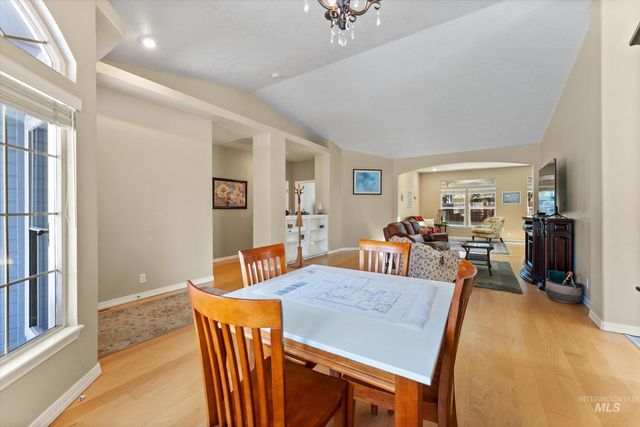 10594 N Bridle Way, Boise, ID 83714