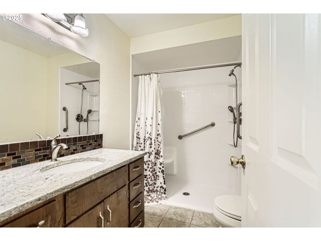 220 Ne VILLAGE SQUIRE Ave 12, Gresham, OR 97030