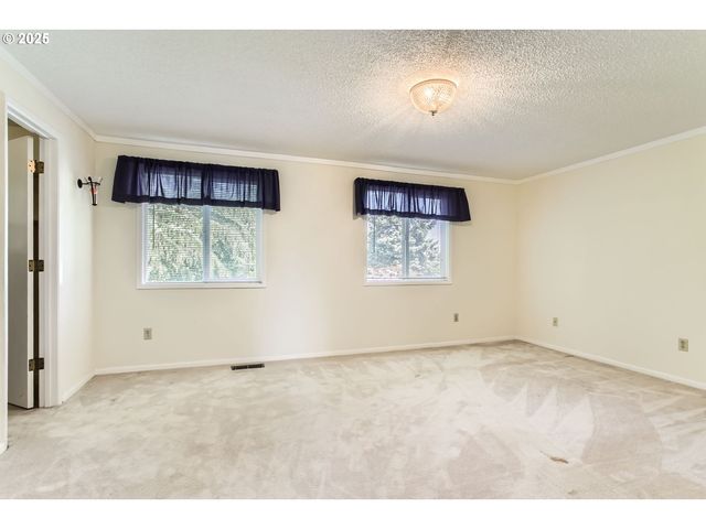 220 Ne VILLAGE SQUIRE Ave 12, Gresham, OR 97030