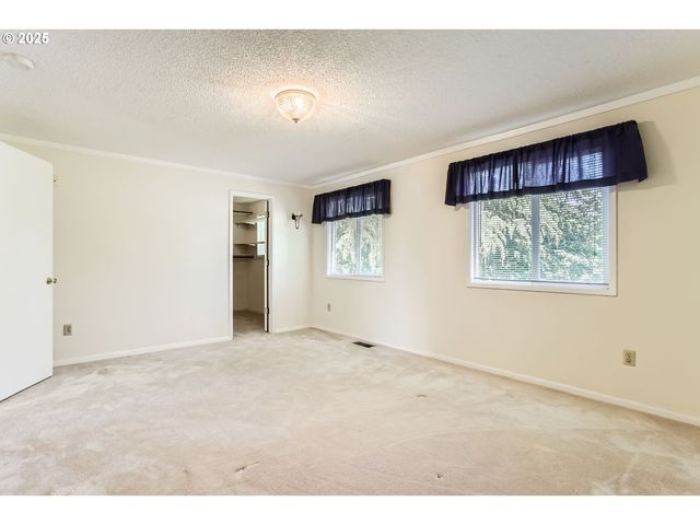 220 Ne VILLAGE SQUIRE Ave 12, Gresham, OR 97030