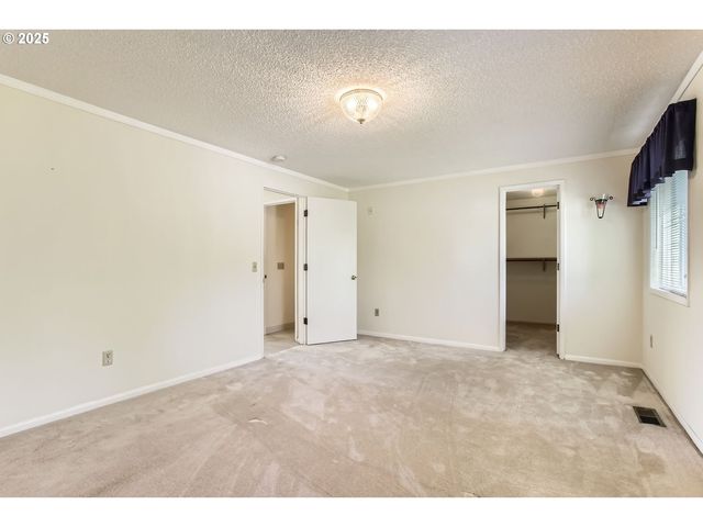 220 Ne VILLAGE SQUIRE Ave 12, Gresham, OR 97030