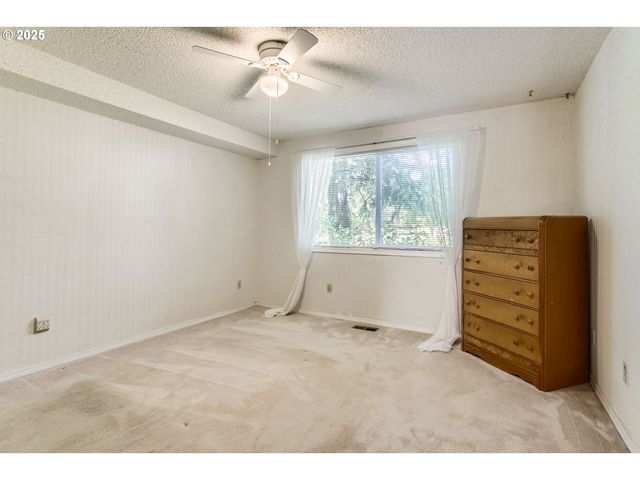 220 Ne VILLAGE SQUIRE Ave 12, Gresham, OR 97030