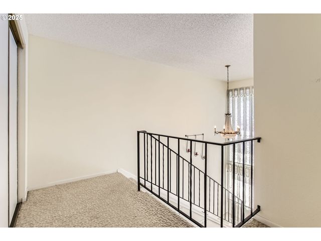 220 Ne VILLAGE SQUIRE Ave 12, Gresham, OR 97030