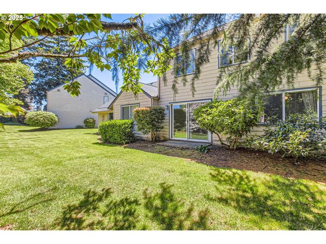 220 Ne VILLAGE SQUIRE Ave 12, Gresham, OR 97030