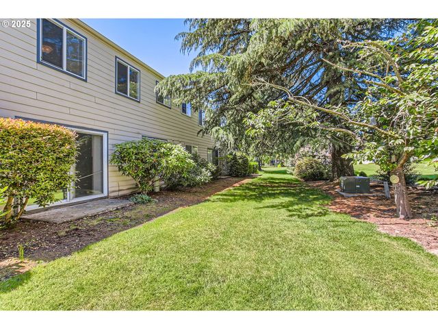 220 Ne VILLAGE SQUIRE Ave 12, Gresham, OR 97030