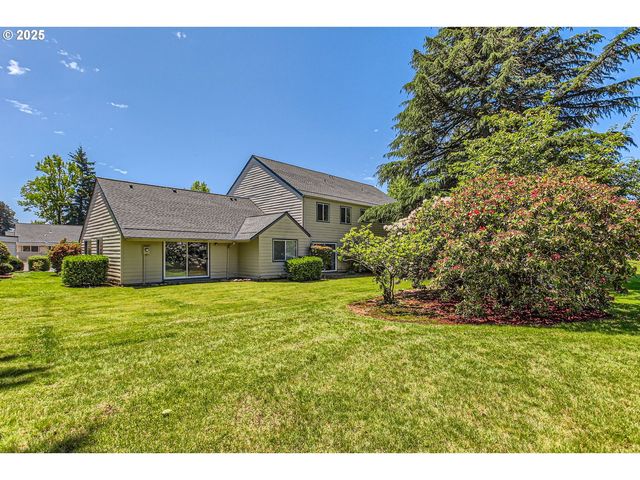 220 Ne VILLAGE SQUIRE Ave 12, Gresham, OR 97030