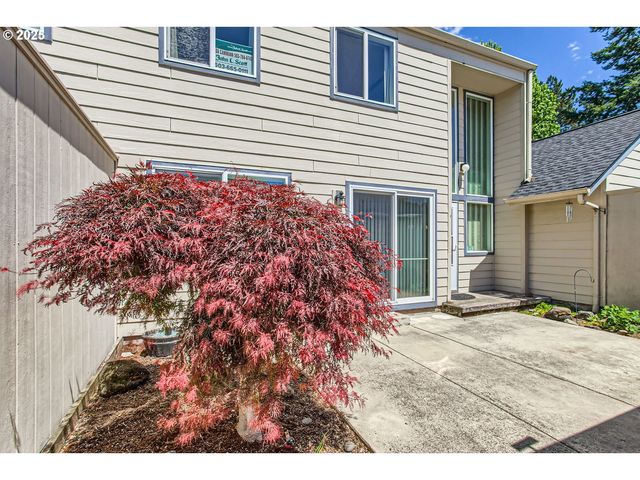 220 Ne VILLAGE SQUIRE Ave 12, Gresham, OR 97030