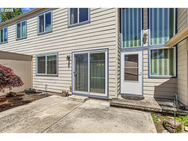 220 Ne VILLAGE SQUIRE Ave 12, Gresham, OR 97030