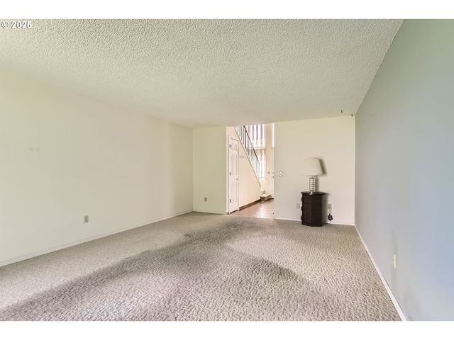 220 Ne VILLAGE SQUIRE Ave 12, Gresham, OR 97030