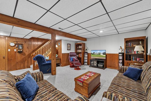 201 N Oakland AVENUE, Burlington, WI 53105