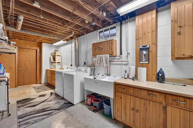 201 N Oakland AVENUE, Burlington, WI 53105