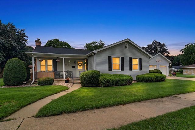 201 N Oakland AVENUE, Burlington, WI 53105