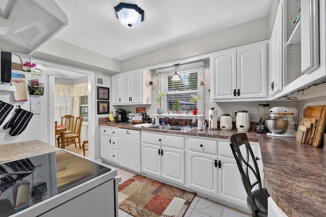 201 N Oakland AVENUE, Burlington, WI 53105