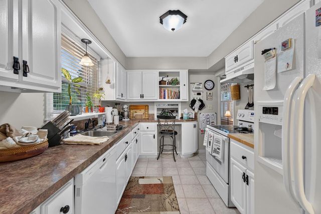 201 N Oakland AVENUE, Burlington, WI 53105