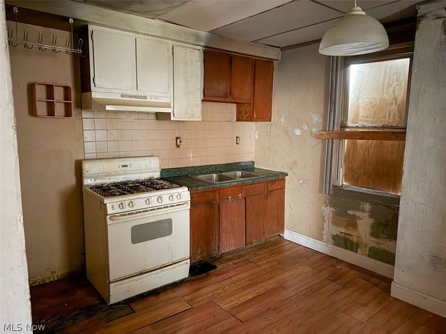 3934 Arnold Court, Cleveland, OH 44109