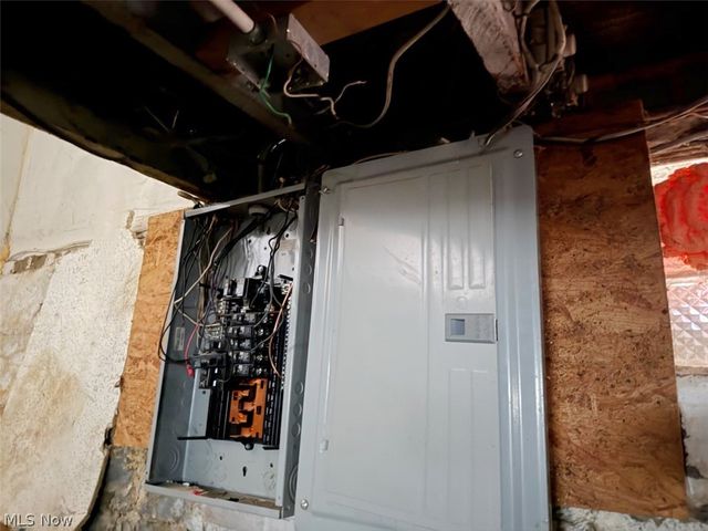 3934 Arnold Court, Cleveland, OH 44109