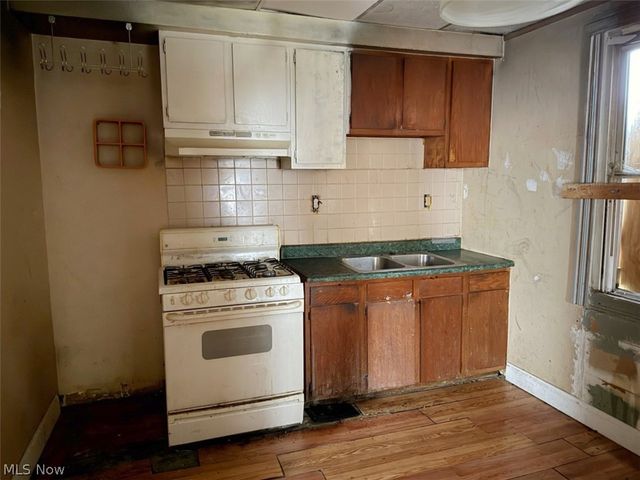 3934 Arnold Court, Cleveland, OH 44109