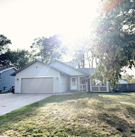 7595 22nd Street Court N, Oakdale, MN 55128