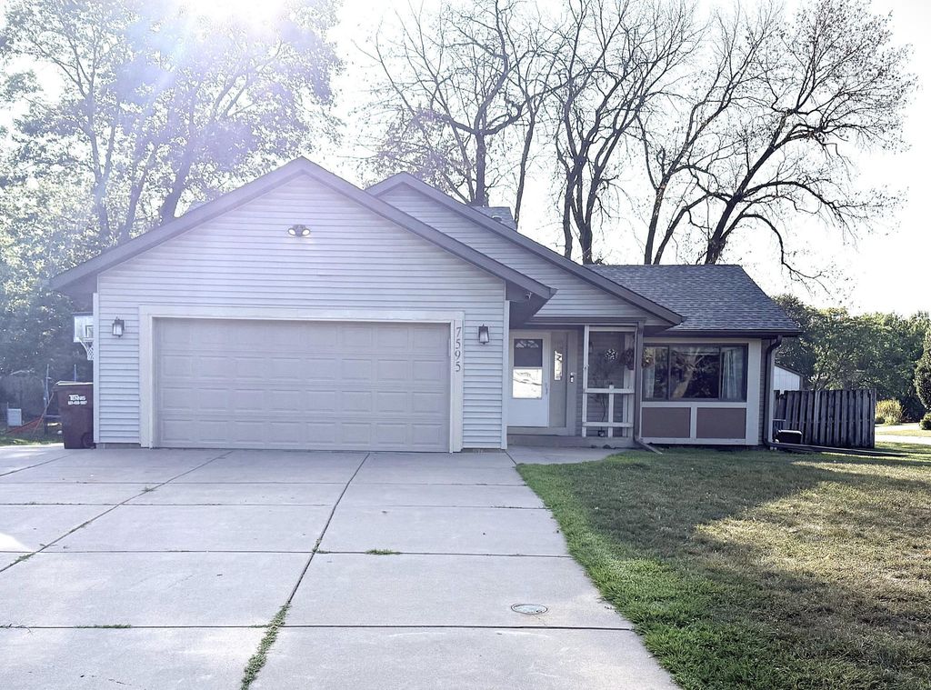 7595 22nd Street Court N, Oakdale, MN 55128