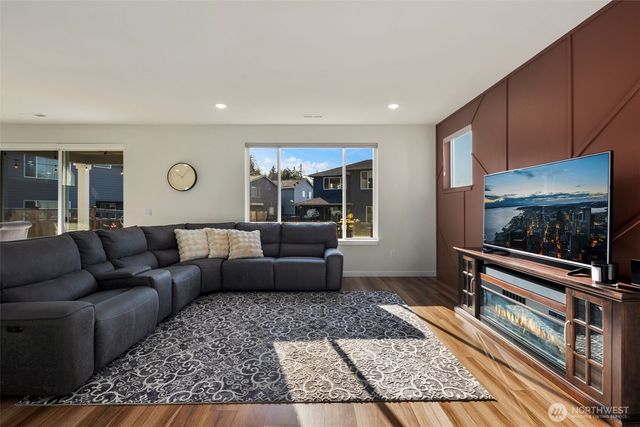 33305 Glacier Avenue SE, Black Diamond, WA 98010