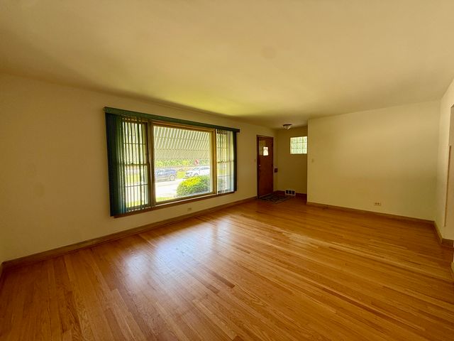 10416 S Sacramento Avenue, Chicago, IL 60655