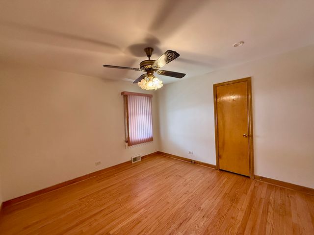 10416 S Sacramento Avenue, Chicago, IL 60655