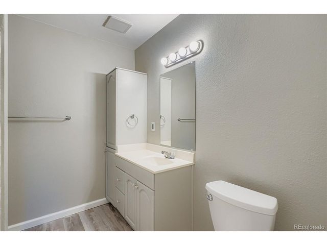 140 E Highline Cir 105, Centennial, CO 80122